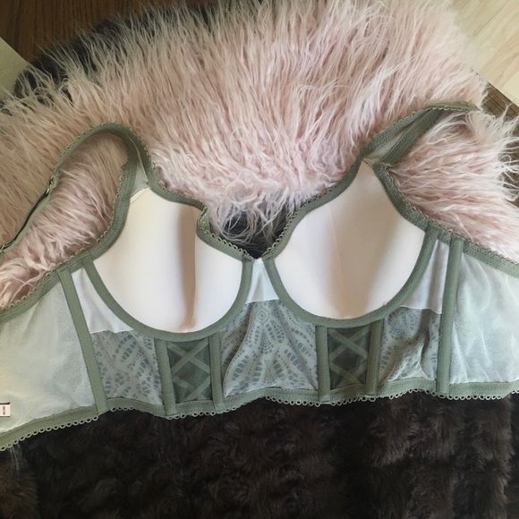 NEW Victoria Secret Lace Bralette - Picture 2 of 4